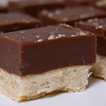 Chocolate Caramel Cookie Bars